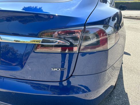 Used 2015 Tesla Model S 90D image 22