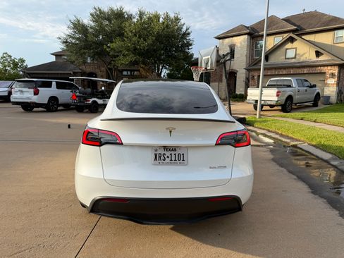 Used 2025 Tesla Model Y Performance AWD/4WD image 2