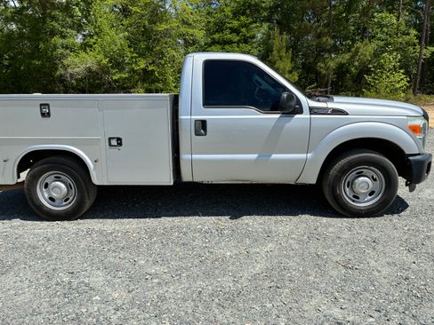 Used 2015 Ford F250 XL RWD image 4