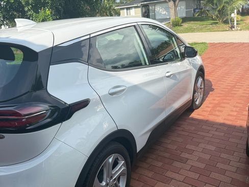 Used 2023 Chevrolet Bolt LT w/ Driver Confidence Package FWD image 6