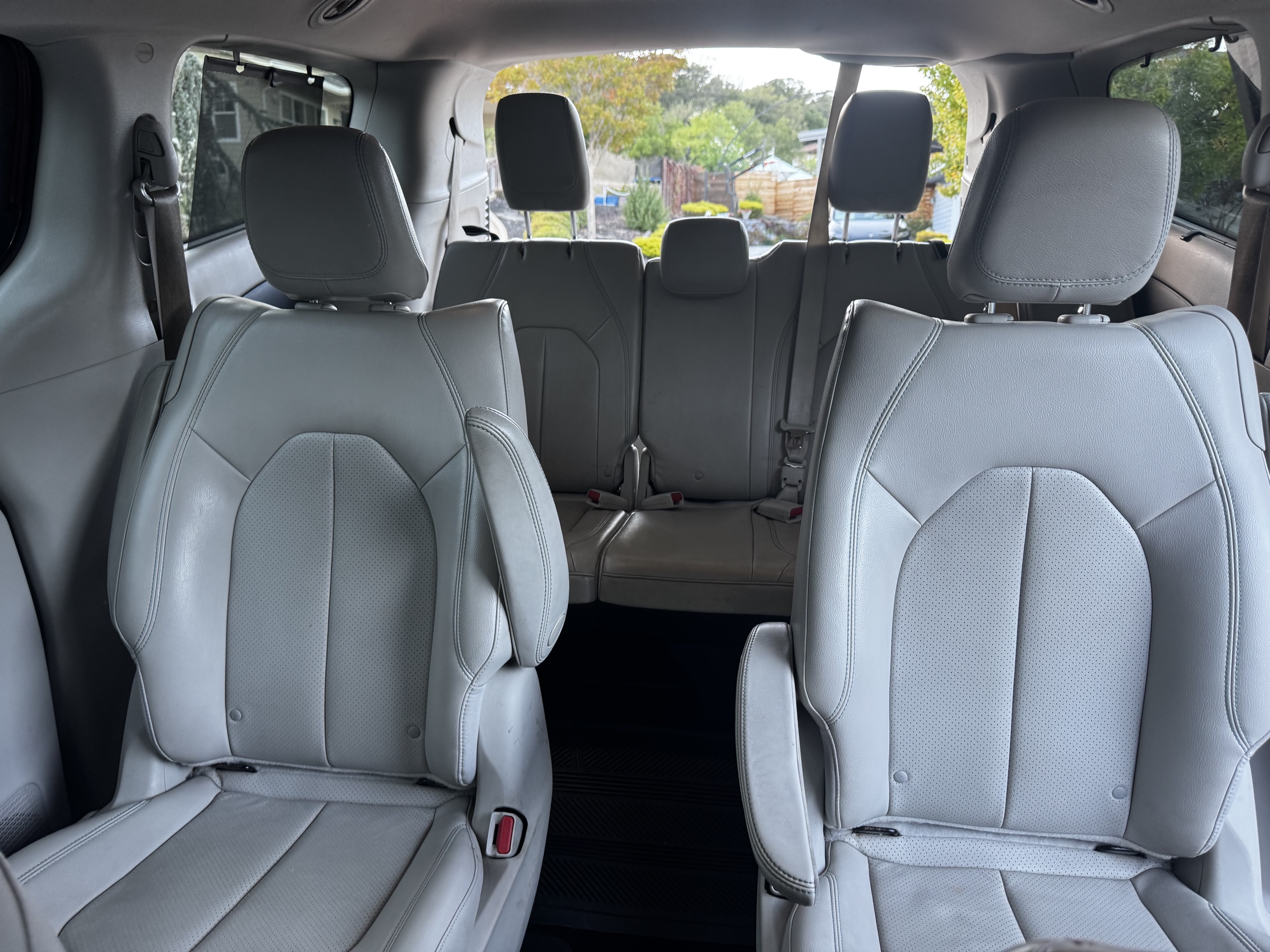 Used 2018 Chrysler Pacifica Touring-L FWD image 6