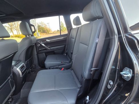 Used 2022 Lexus GX 460 Premium w/ Accessory Package image 15