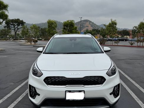 Used 2022 Kia Niro LXS image 8