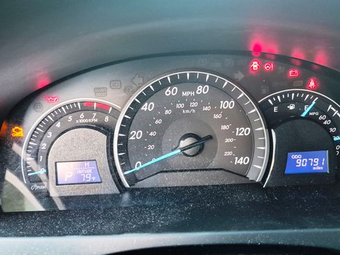 Used 2012 Toyota Camry LE image 11