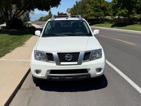Used 2019 Nissan Frontier PRO-4X w/ Pro-4x Luxury Package AWD/4WD image 2