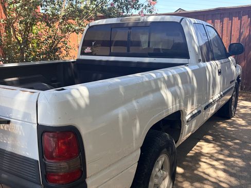 Used 1998 Dodge Ram 1500 Truck 2WD Quad Cab image 2