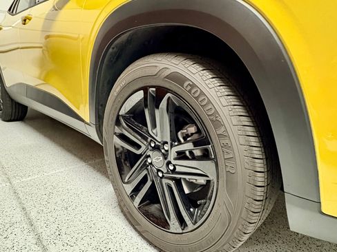 Used 2024 Chevrolet Trax ACTIV w/ Sunroof Package image 5