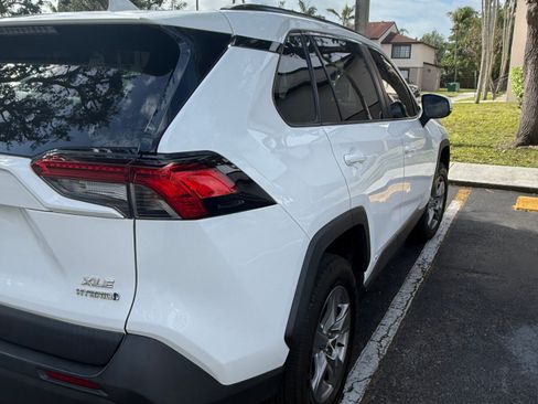 Used 2022 Toyota RAV4 XLE AWD/4WD image 16