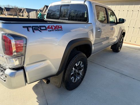 Used 2023 Toyota Tacoma TRD Off-Road w/ Advanced Technology Package image 10