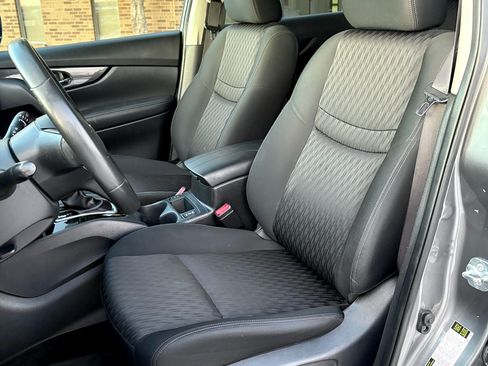 Used 2018 Nissan Rogue SV image 10