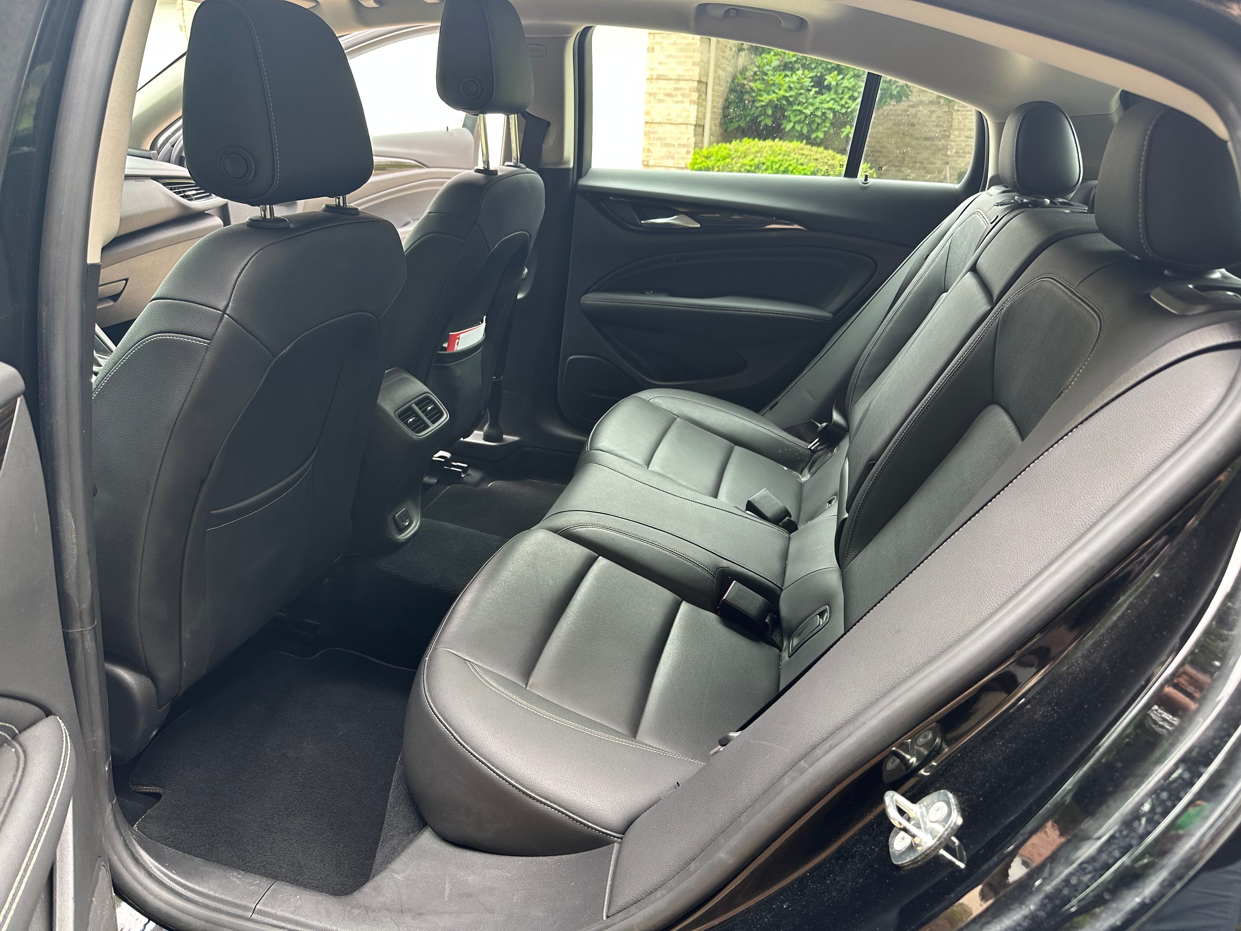 Used 2018 Buick Regal Essence w/ Driver Confidence Package #1 AWD/4WD image 17