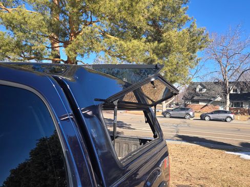 Used 2010 GMC Sierra 1500 SLE w/ Power Pack Plus image 4