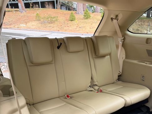 Used 2016 Toyota Highlander XLE image 10