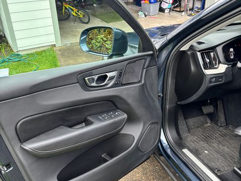 Used 2022 Volvo XC60 B5 Inscription w/ Advanced Package image 17