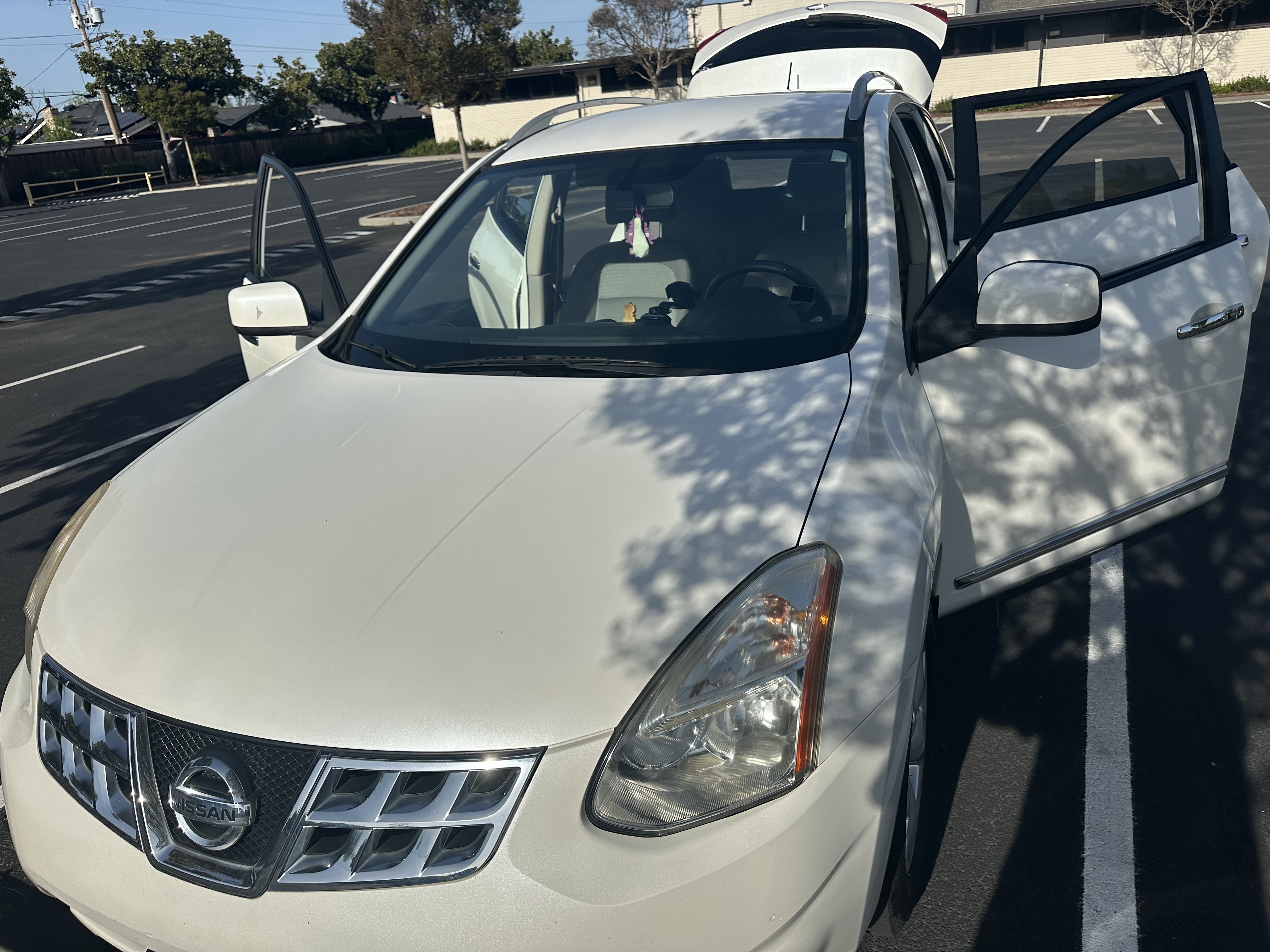 Used 2011 Nissan Rogue SV FWD image 1