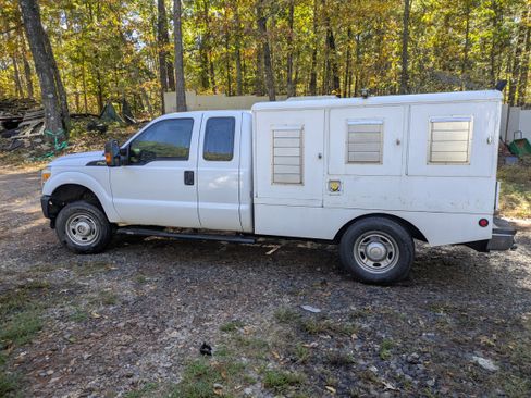 Used 2011 Ford F250 XL w/ PWR Equipment Group image 2