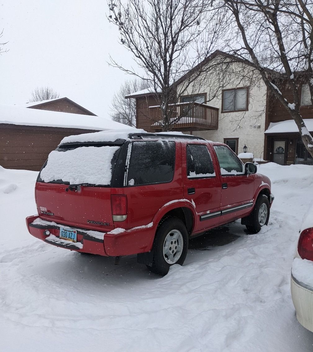Used 2001 Chevrolet Blazer LS w/ Preferred Equipment Group AWD/4WD image 2