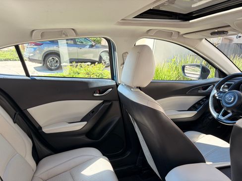 Used 2018 MAZDA MAZDA3 Grand Touring image 10