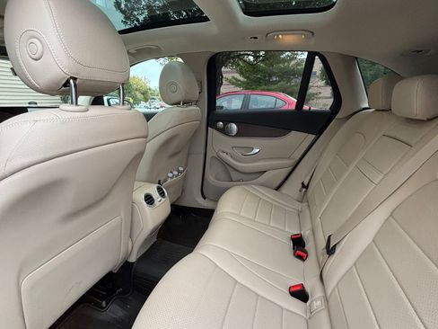 Used 2020 Mercedes-Benz GLC 300 4MATIC image 10