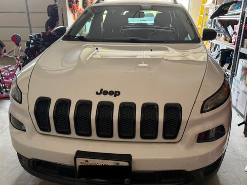 Used 2016 Jeep Cherokee Sport AWD/4WD image 2