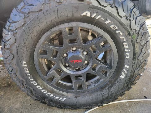 Used 2017 Toyota Tacoma TRD Off-Road w/ Tow Package (A/T) image 15