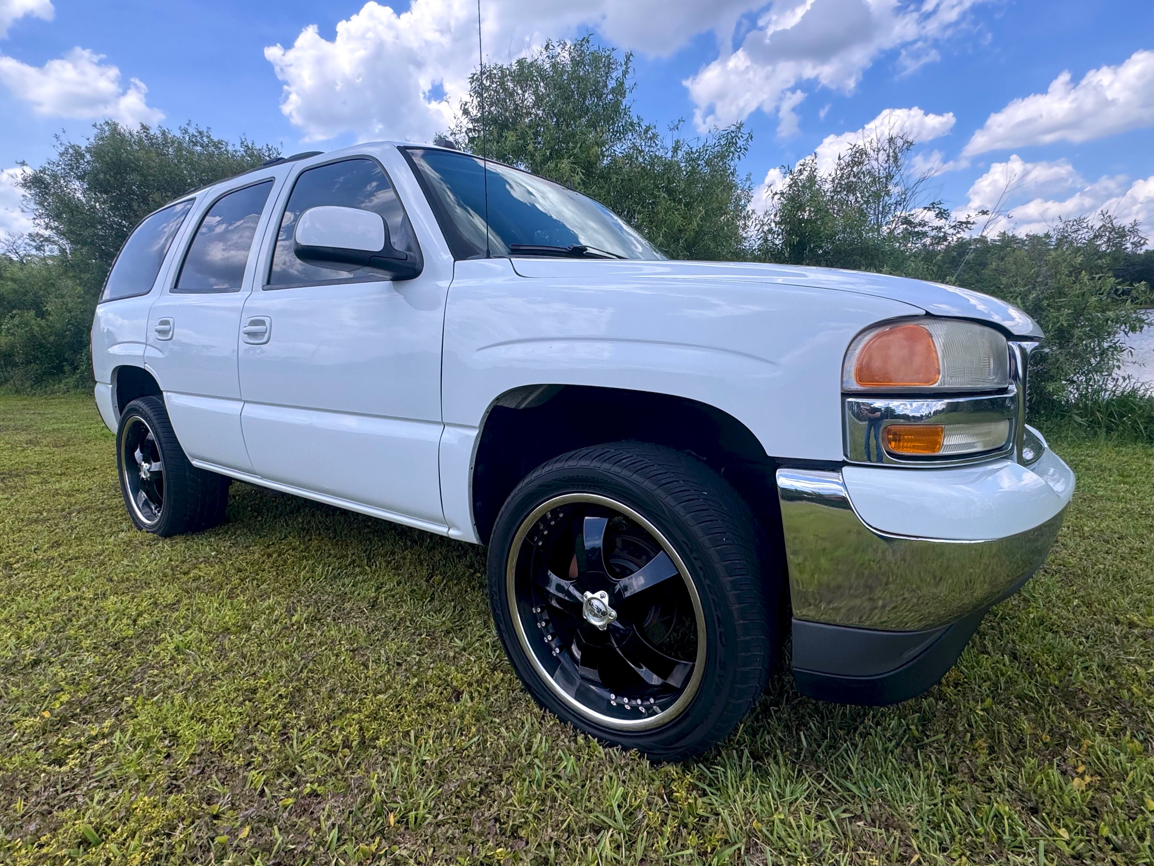 Used 2005 GMC Yukon SLT w/ SLT Preferred Equipment Group RWD image 4