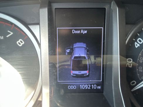 Used 2016 Toyota Tacoma SR5 w/ SR5 Appearance Package (DN) image 16