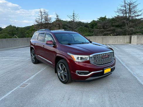 Used 2017 GMC Acadia Denali w/ Technology Package AWD/4WD image 2