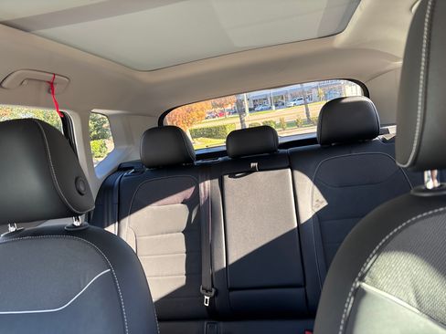 Used 2023 Volkswagen Taos SE image 7