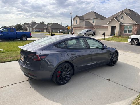 Used 2023 Tesla Model 3 Performance image 2