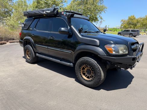 Used 2005 Toyota Sequoia SR5 AWD/4WD image 4