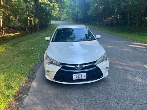 Used 2017 Toyota Camry SE FWD image 6