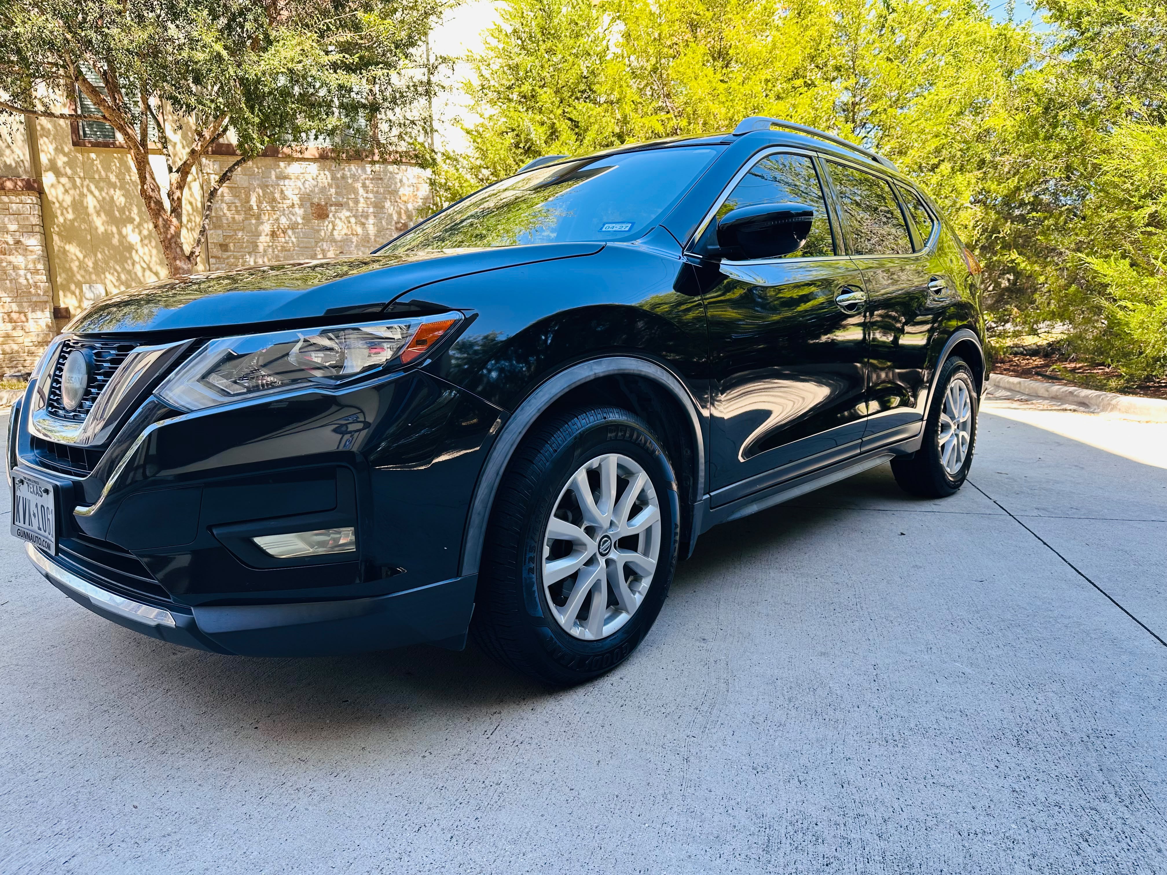 Used 2018 Nissan Rogue SV FWD image 4