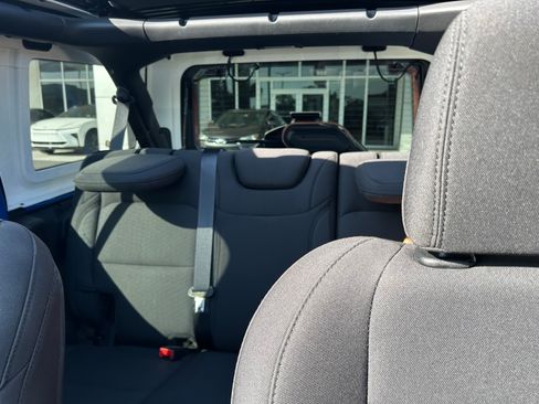 Used 2022 Jeep Wrangler Unlimited Sport w/ Sun And Sound Package image 9