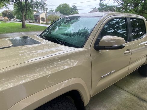 Used 2019 Toyota Tacoma TRD Sport w/ Technology Package image 10