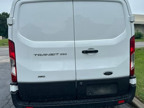 Used 2022 Ford Transit 250 Low Roof AWD image 9