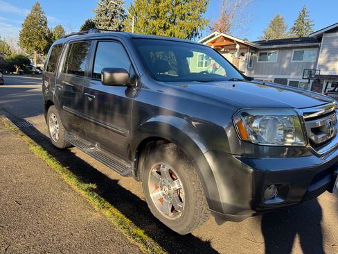 Used 2010 Honda Pilot Touring image 1