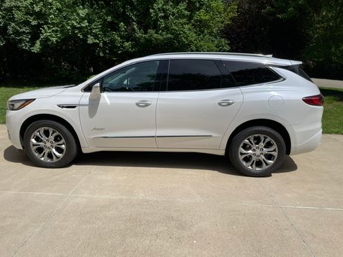 Used 2021 Buick Enclave Avenir w/ Avenir Technology Package FWD image 1