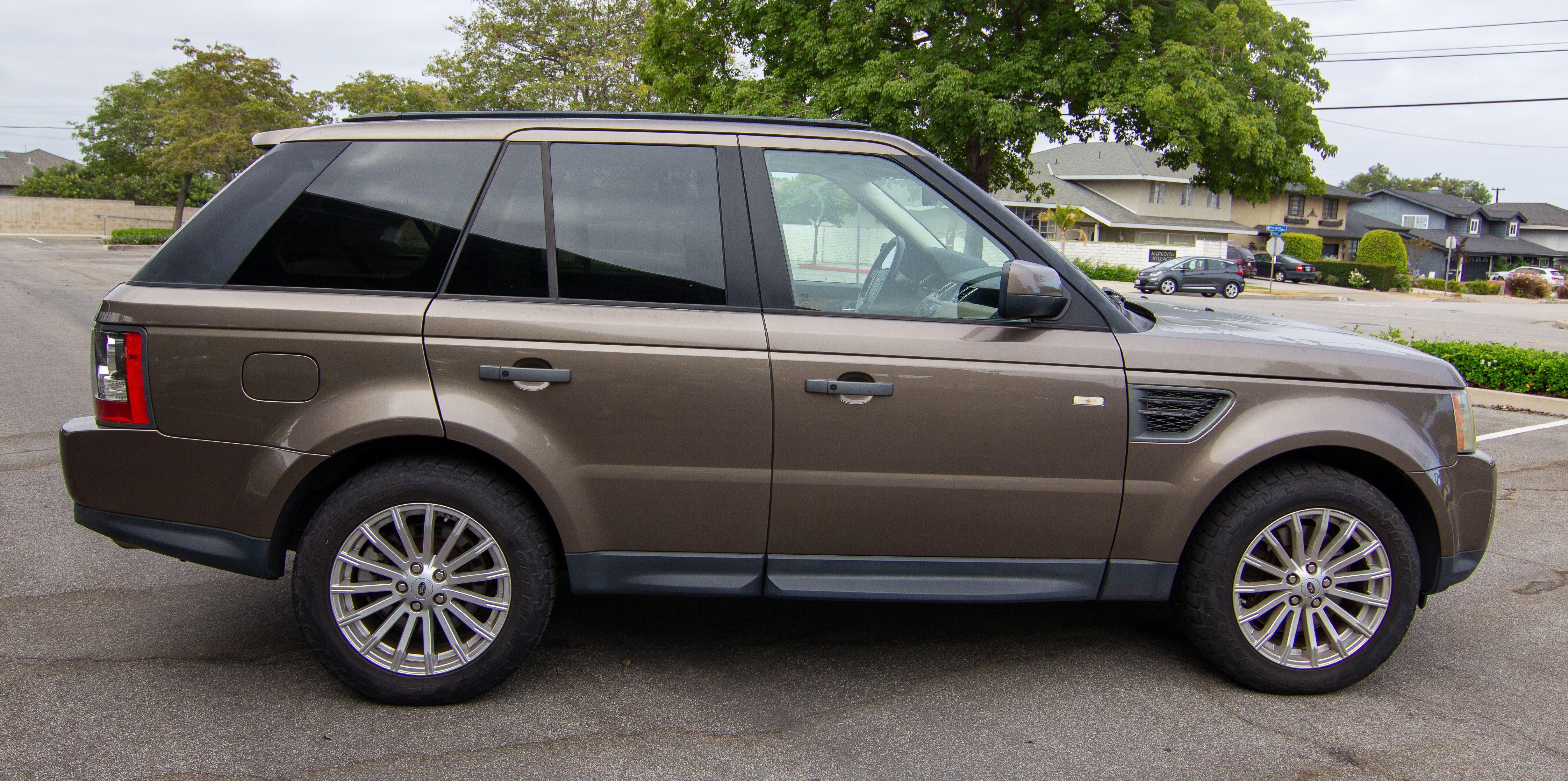 Used 2010 Land Rover Range Rover Sport HSE AWD/4WD image 1