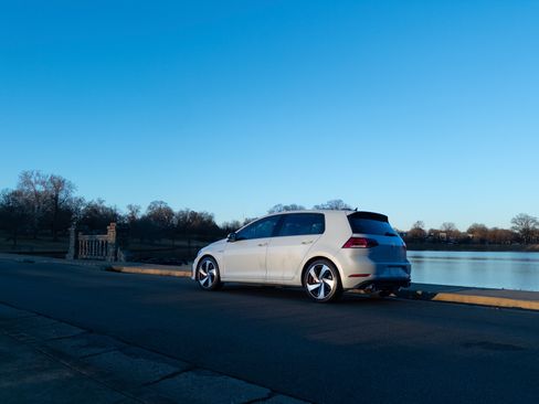 Used 2019 Volkswagen GTI SE image 13