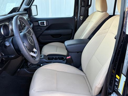 Used 2023 Jeep Gladiator Overland image 8