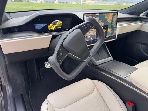 Used 2022 Tesla Model S Plaid image 15