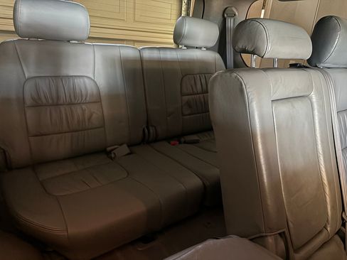 Used 2004 Lexus LX 470 4WD image 10