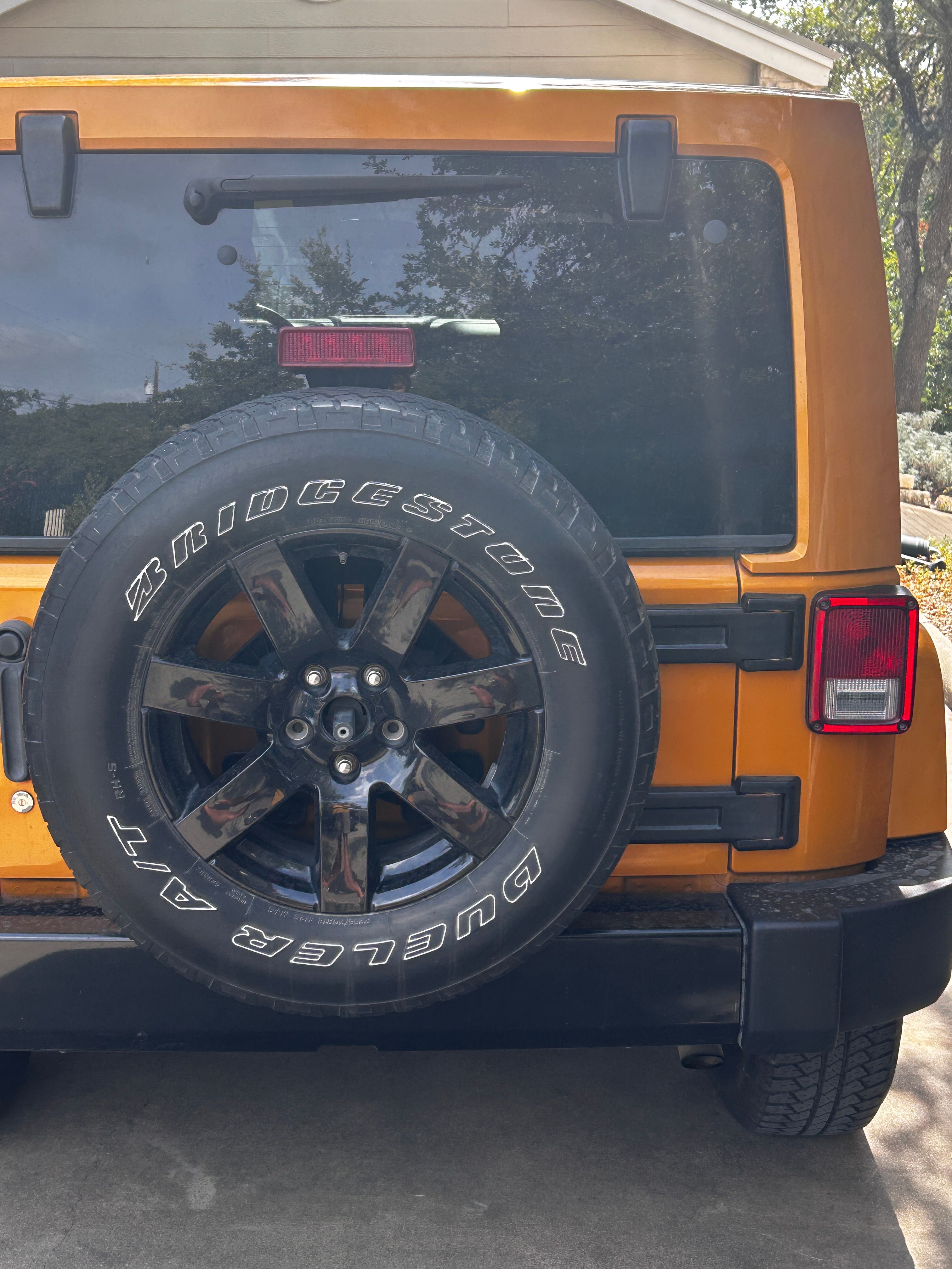 Used 2014 Jeep Wrangler Unlimited Sahara AWD/4WD image 11