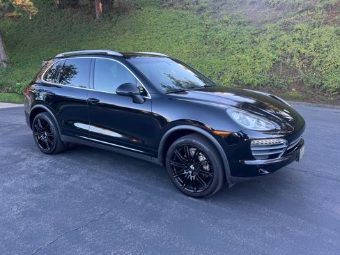 Used 2013 Porsche Cayenne S image 11