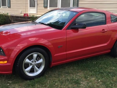 Used 2008 Ford Mustang GT image 1