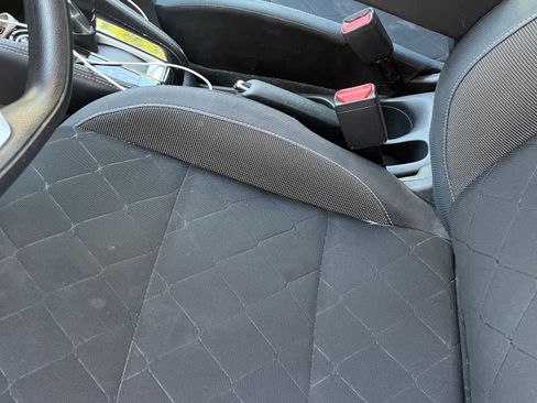 Used 2019 Nissan Kicks SV FWD image 19