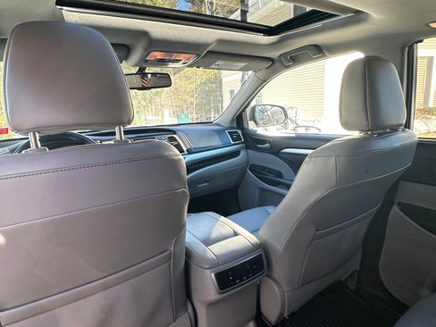 Used 2016 Toyota Highlander XLE image 13