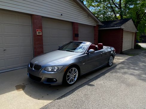 Used 2011 BMW 328i Convertible RWD image 2