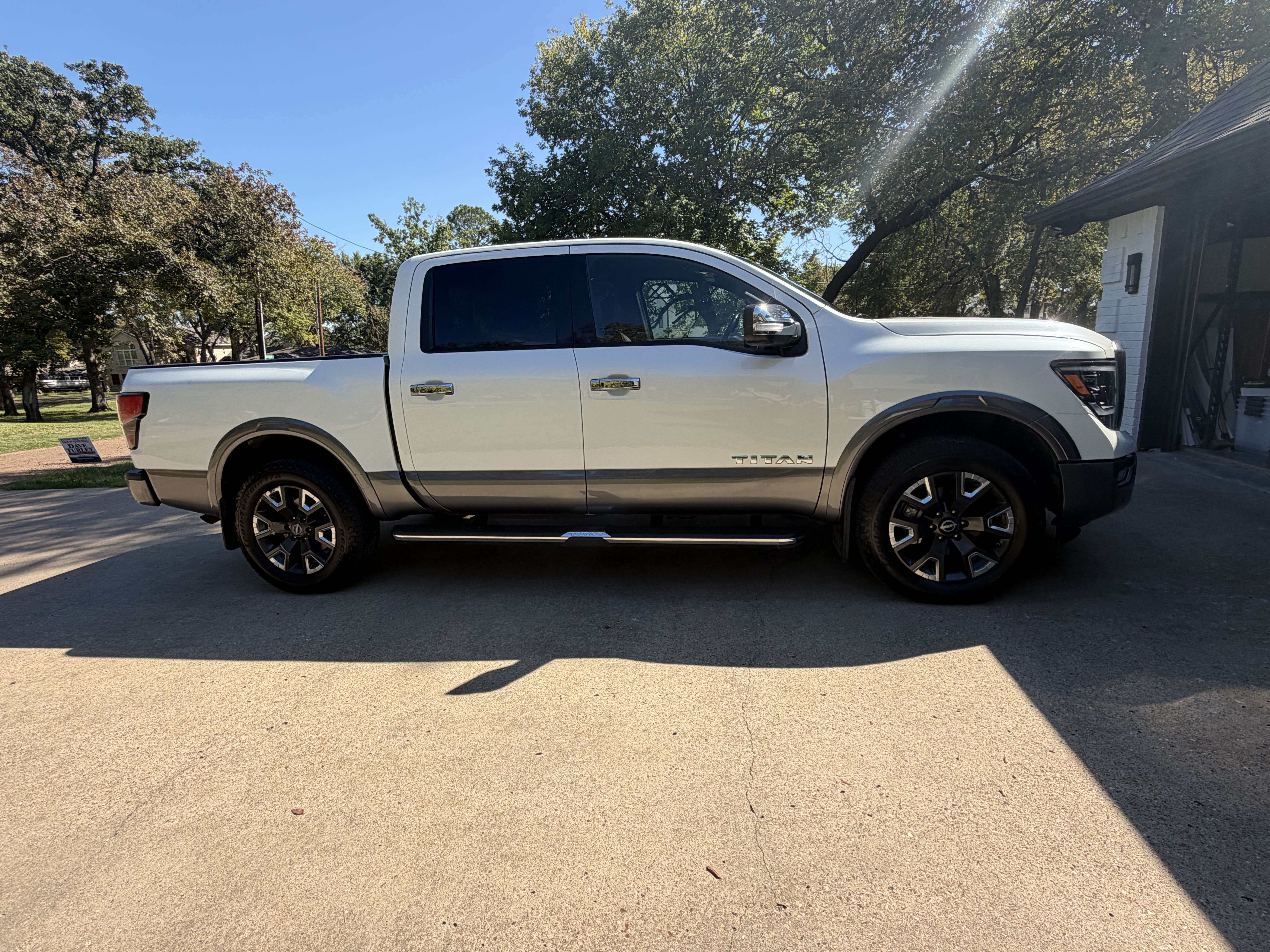 Used 2024 Nissan Titan Platinum Reserve w/ Moonroof Package AWD/4WD image 15